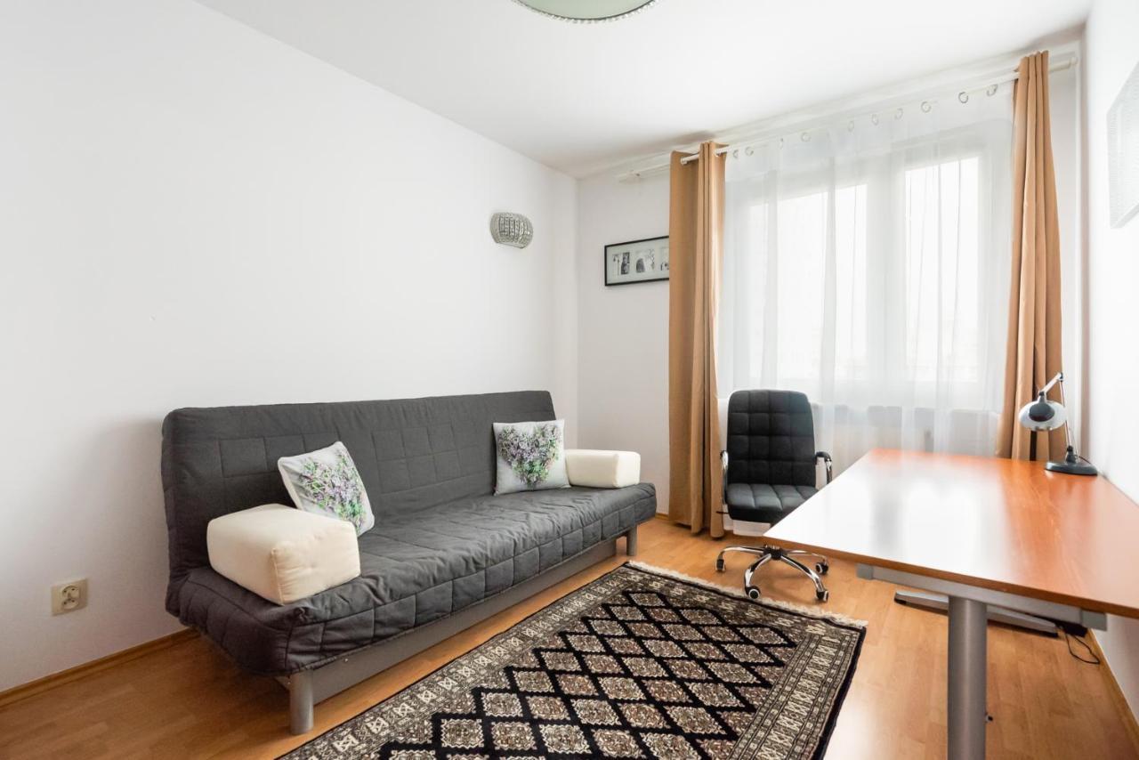 Ken 54 2-bedroom Apartment Warsaw